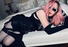 Фото - 64-летняя Мадонна устроила фотосессию в корсете и ремнях на кровати