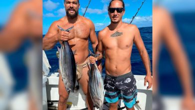 Фото - Джейсон Момоа отправился на рыбалку в гавайской набедренной повязке