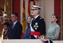 Фото - Король и королева Испании появились на праздновании Национального дня в Мадриде