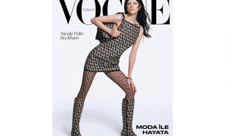 Фото - Никола Пельтц снялась в мини-платье и колготках в сетку для обложки Vogue