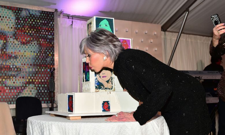 Фото - Борющаяся с раком Джейн Фонда отметила 85-летие благотворительной вечеринкой